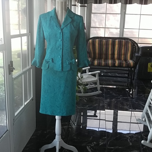 Two piece skirt and top - Picture 1 of 4